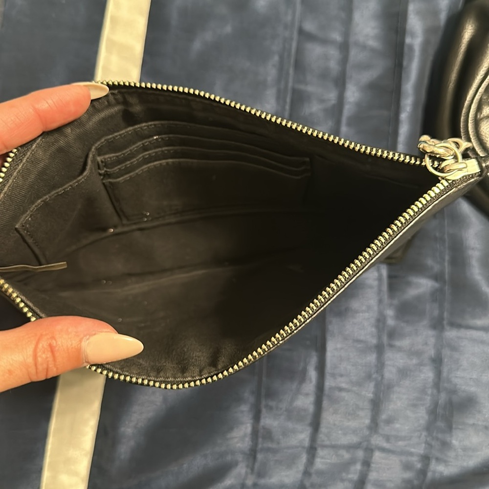 Purses - Picture 6 of 8